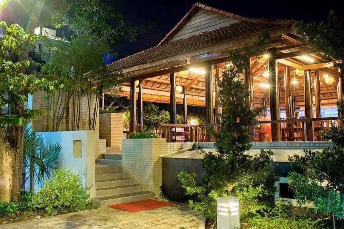 Không gian sân vườn NORI Vũng Tàu về đêm